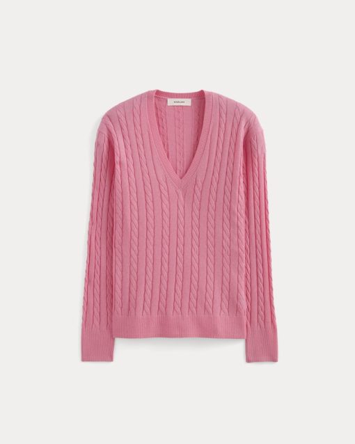 Alternative view of The Cable V-Neck in Cotton Cashmere | Deep Pink