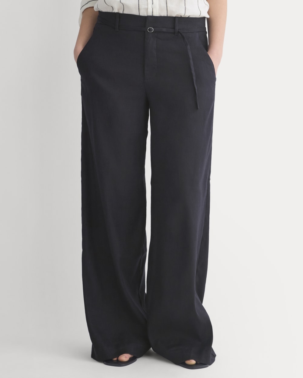 Wide-Leg Belted Pant in Stretch Linen | Black | Long - Image 3