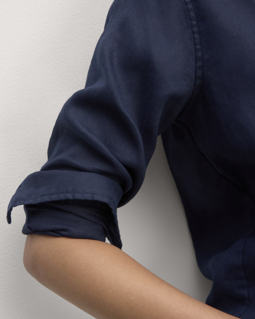 The Must-Have Shirt in Linen | Navy - Image 5