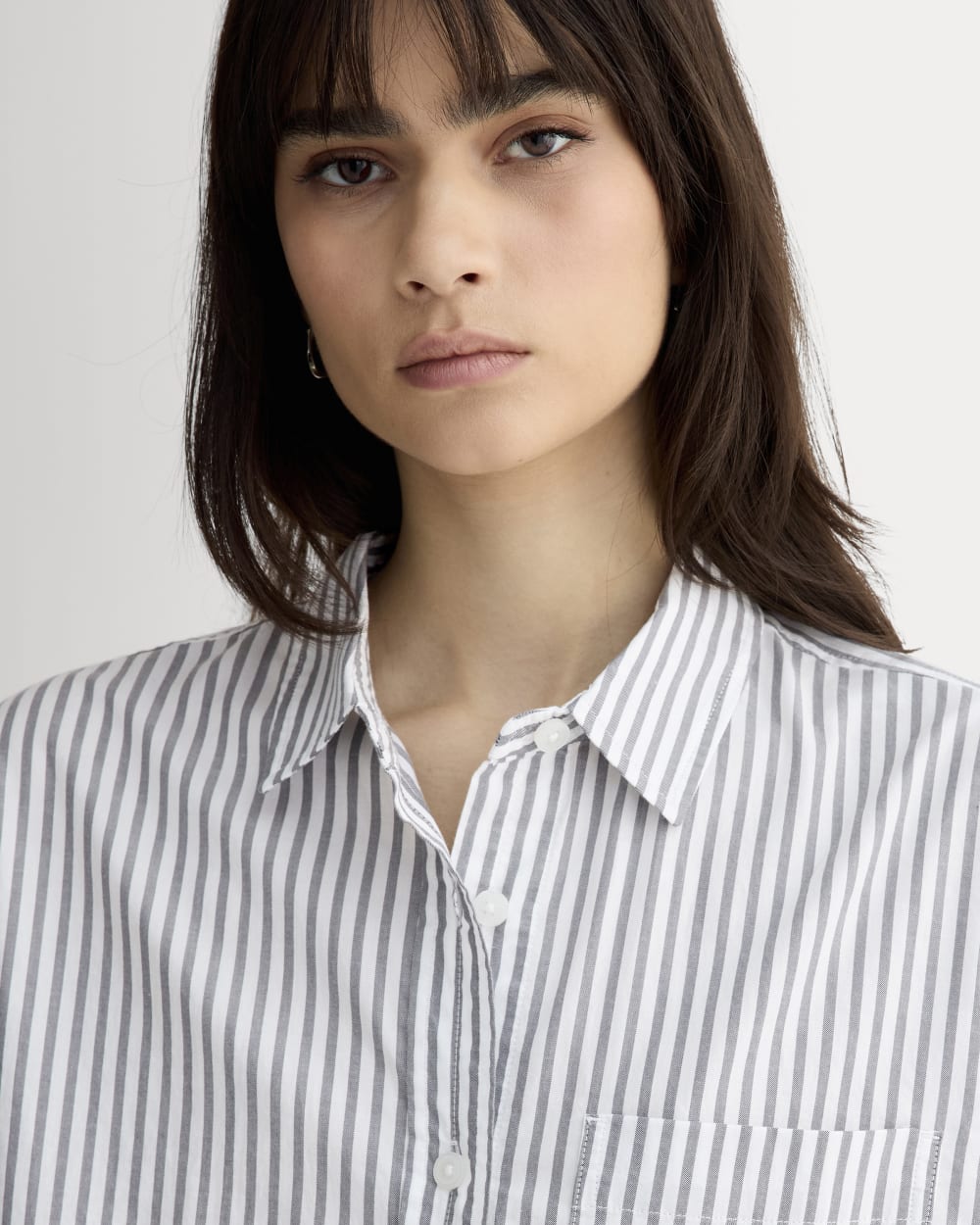 The Way-Short Shirt in Silky Cotton | Periscope / Bone - Image 4