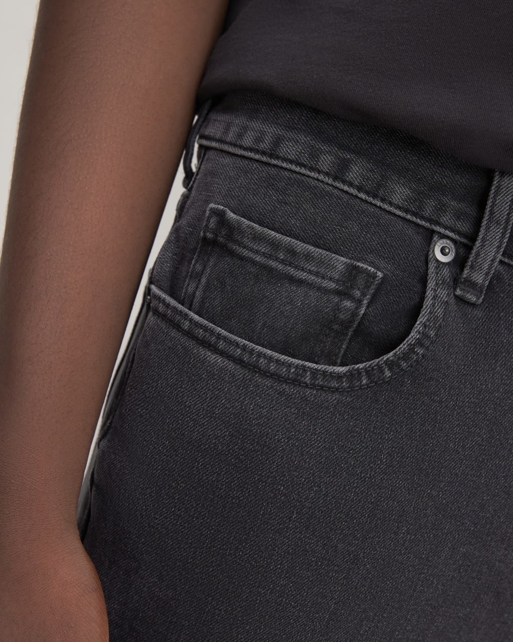 The Skinny 4-Way Stretch Organic Jean | Uniform | Washed Black - Image 4