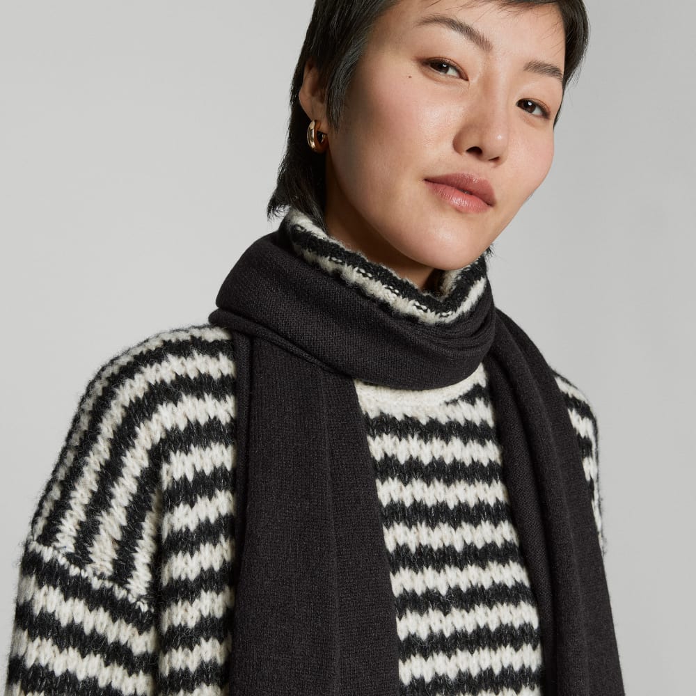 The Cashmere Scarf | Black - Image 6